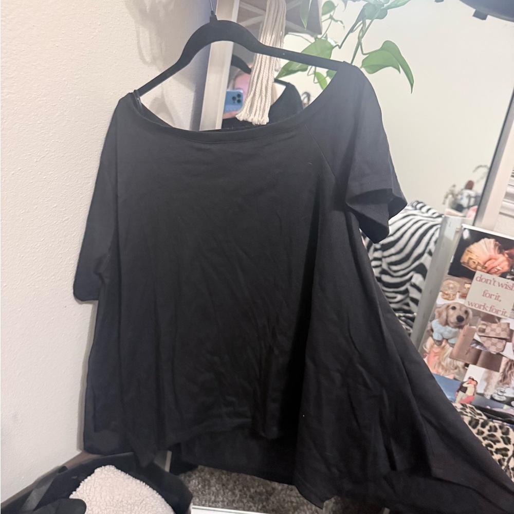 Edikted Black Short-Sleeve Flowing Tee